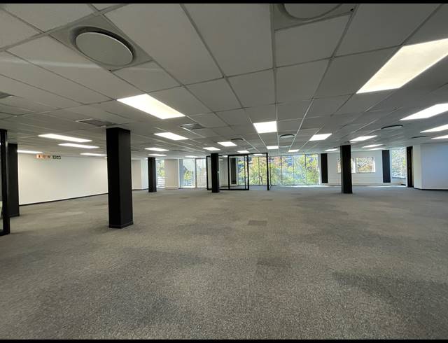 369M² OFFICE TO LET IN BRYANSTON